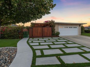 3342-3344 Los Prados Street