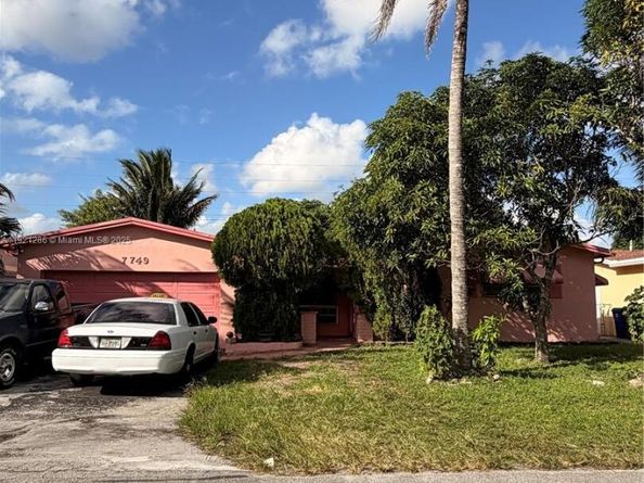 7749 Fairway Blvd, Miramar FL 33023