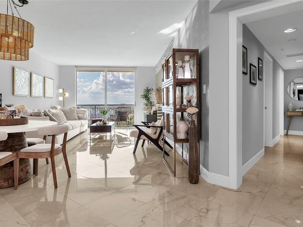 9066 SW 73rd Ct 910, Miami FL 33156