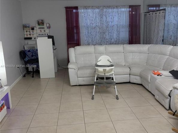 571 NW 107th Ave 205, Miami FL 33172