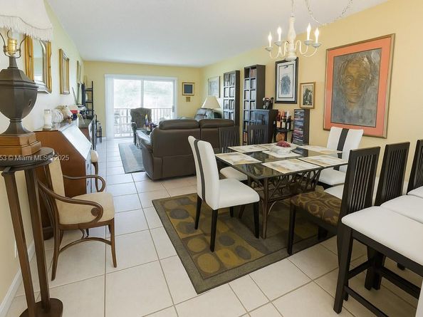 671 S Hollybrook Dr 302, Pembroke Pines FL 33025