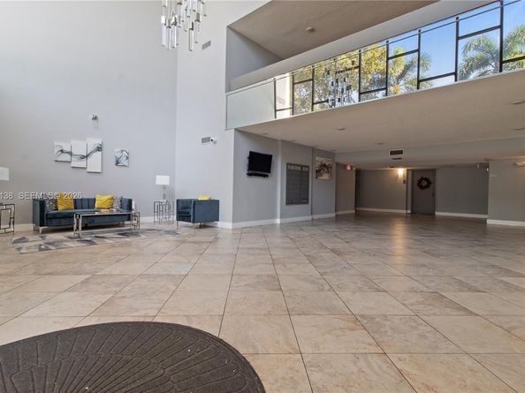 16401 Golf Club Rd 102, Weston FL 33326