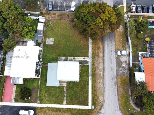 691 E 48th St, Hialeah FL 33013