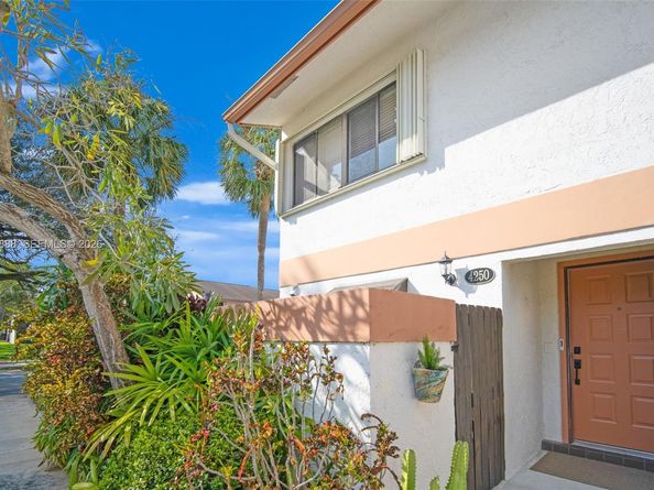 4250 SW 70th Ter, Davie FL 33314
