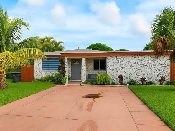 2831 Monroe St, Hollywood FL 33020