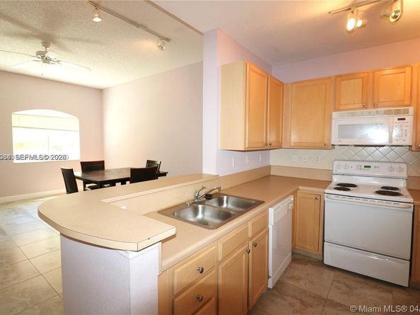 6001 SW 70th St 117, South Miami FL 33143