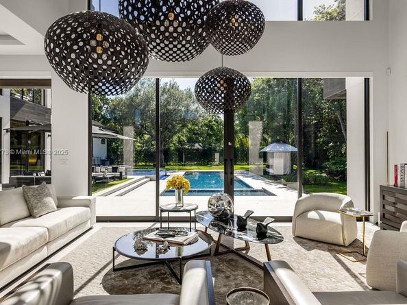 6850 SW 73rd Ct, Miami FL 33143