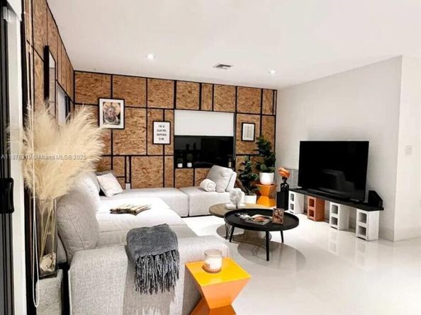 808 SW 29th St, Fort Lauderdale FL 33315