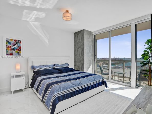 888 Biscayne Blvd 2404, Miami FL 33132