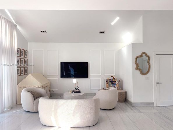 3340 SW 50th St, Hollywood FL 33312