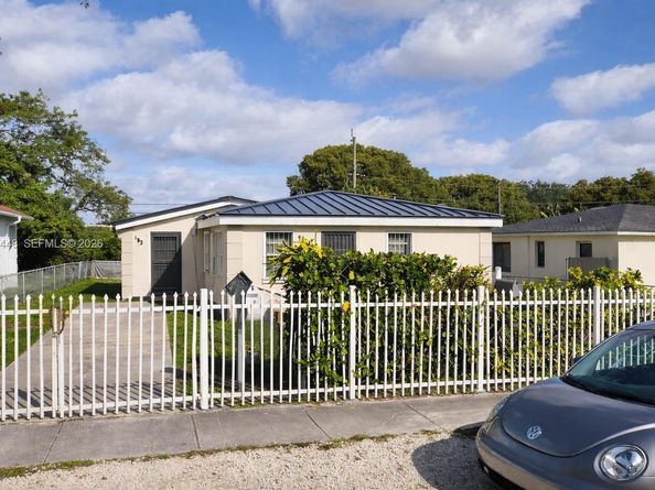 1827 NW 74th Ter, Miami FL 33147