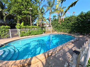 1423 Holly Heights Dr