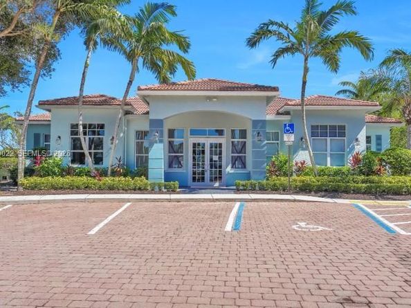 1942 Alamanda Way, Riviera Beach FL 33404