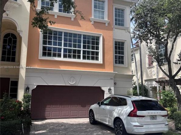 5565 NE Trieste Way, Boca Raton FL 33487