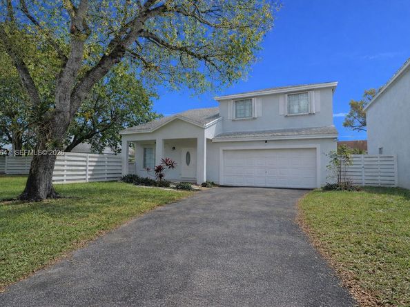 14615 SW 142nd Place Cir, Miami FL 33186