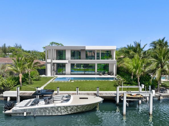 493 Holiday Dr, Hallandale Beach FL 33009