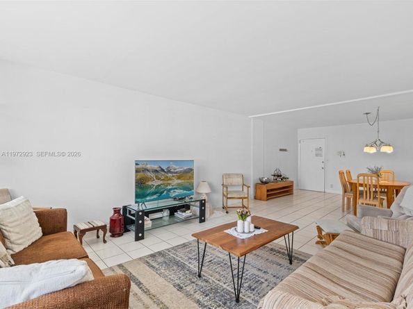 111 Golden Isles Dr G8, Hallandale Beach FL 33009