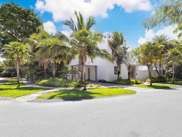 3175 Washington St, Miami FL 33133