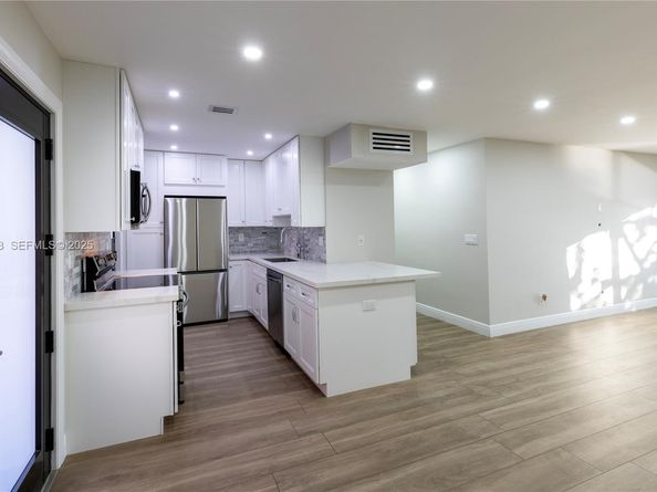 6855 Edgewater Dr 1DS, Coral Gables FL 33133