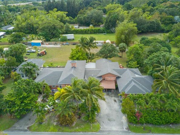 5400 Palm Tree Rd, Plantation FL 33317