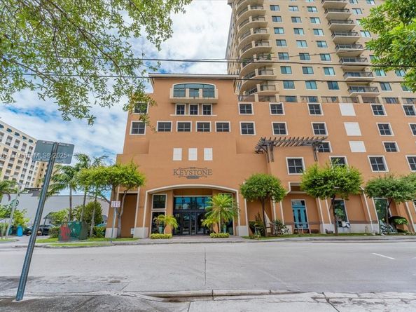 4242 NW 2 St 1601, Miami FL 33126