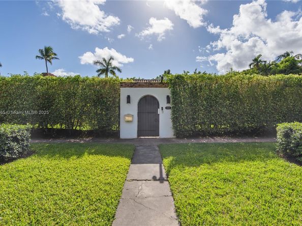 6350 Pinetree Dr, Miami Beach FL 33141