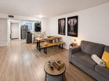 8421 Lagos De Campo Blvd