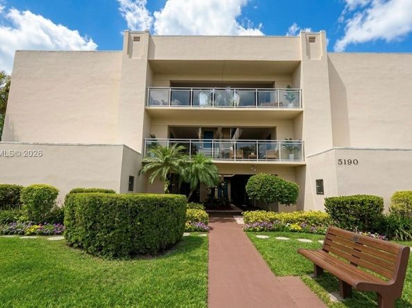 5190 Las Verdes Cir 115, Delray Beach FL 33484