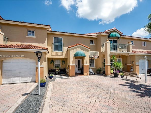 15863 SW 71st St, Miami FL 33193