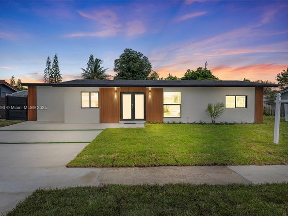 949 SE 5th St, Deerfield Beach FL 33441