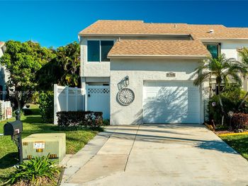 6768 Canary Palm Cir