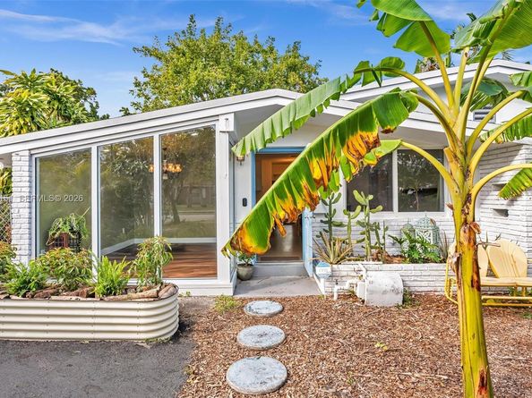 2431 Mayo St, Hollywood FL 33020