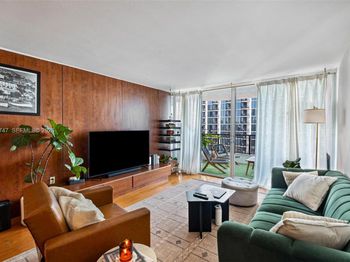 555 NE 15th St