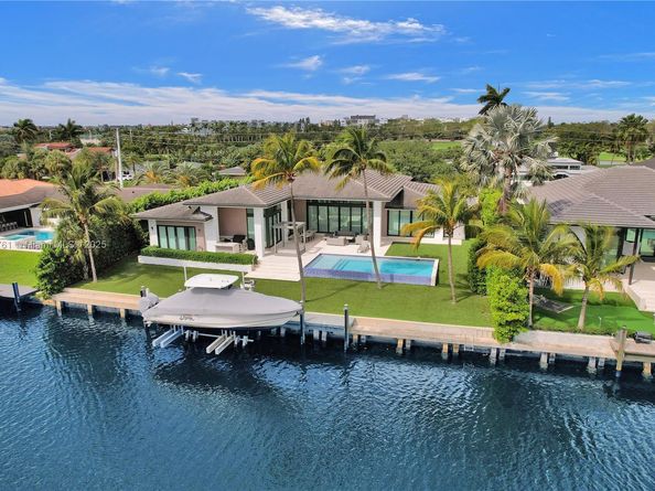 1651 Diplomat Pkwy, Hallandale Beach FL 33009