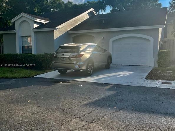 10121 NW 51st Ln, Doral FL 33178