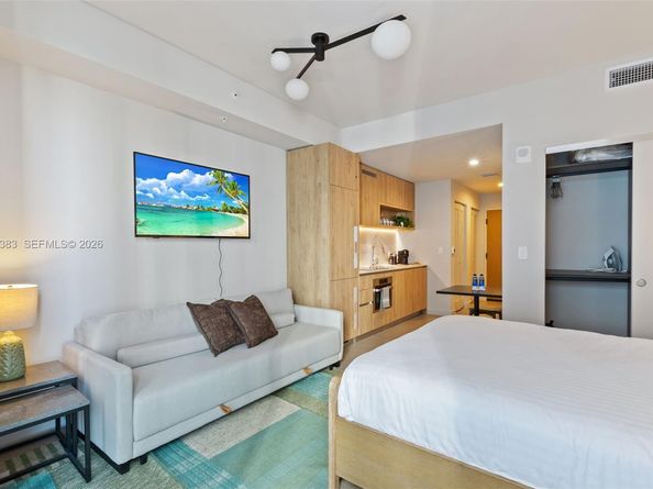 11 NE 6 2108, Miami FL 33132