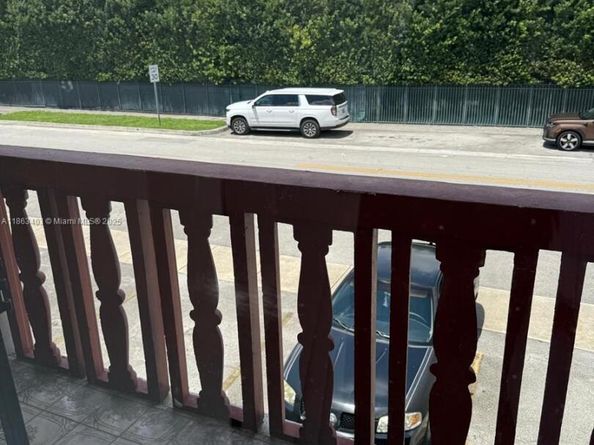 1000 W 28 St 16, Hialeah FL 33010