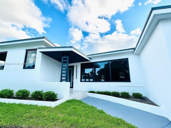 20 NE 135th St, North Miami FL 33161