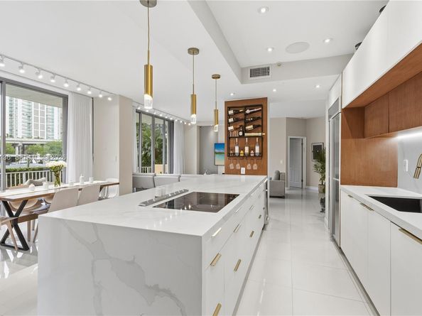 3500 Mystic Pointe Dr 104, Aventura FL 33180