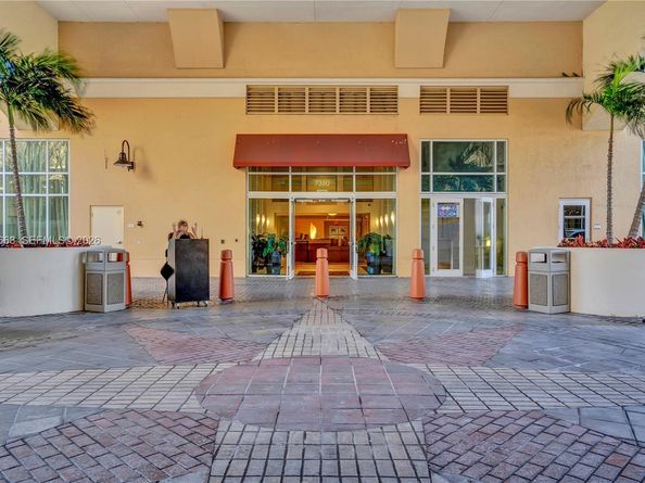 7350 SW 89th St 1402S, Miami FL 33156