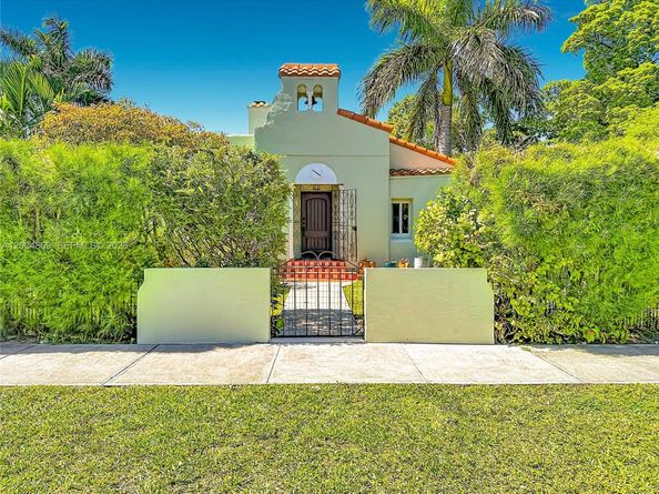 1029 Harrison St, Hollywood FL 33019