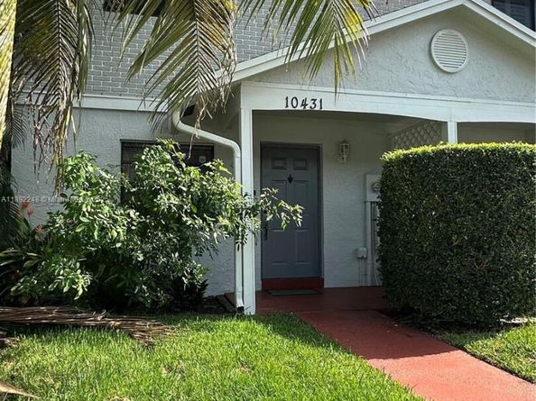 10431 NW 3rd St, Pembroke Pines FL 33026