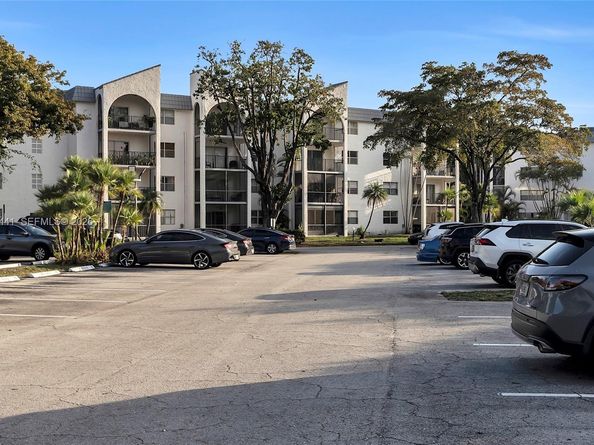 3300 Spanish Moss Ter 106, Lauderhill FL 33319