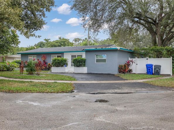 5712 Monroe St, Hollywood FL 33023