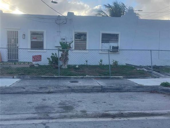 664 NW 77th St, Miami FL 33150