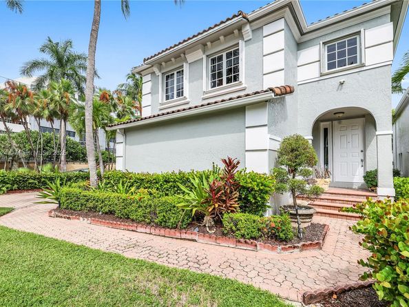 3015 NE 208th St, Aventura FL 33180