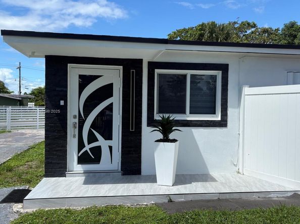 3361 NW 207th St, Miami Gardens FL 33056