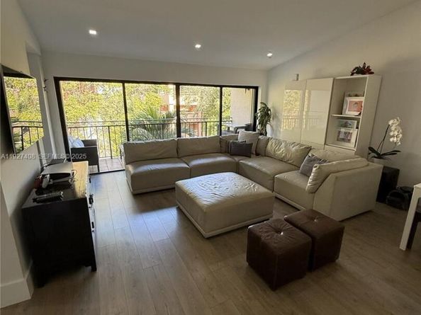 9001 SW 94th St 208, Miami FL 33176