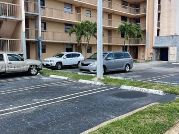 10145 NW 9th St Cir 7502, Miami FL 33172