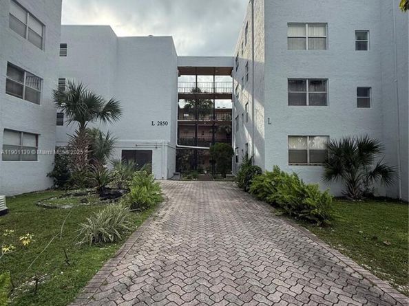 2850 Somerset Dr 202L, Lauderdale Lakes FL 33311